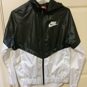 Nike women windrunner windbreaker